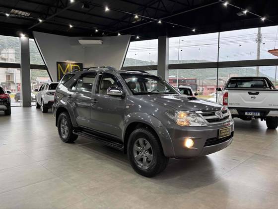 TOYOTA HILUX SW4 3.0 SRV 4X4 16V TURBO INTERCOOLER DIESEL 4P AUTOMÁTICO TOYOTA HILUX SW4 3.0 SRV 4X4 16V TURBO INTERCOOLER DIESEL 4P AUTOMÁTICO